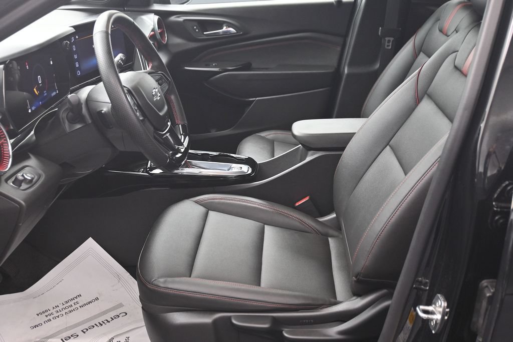 Used 2024 Chevrolet Trax RS w/ Sunroof Package FWD image 10