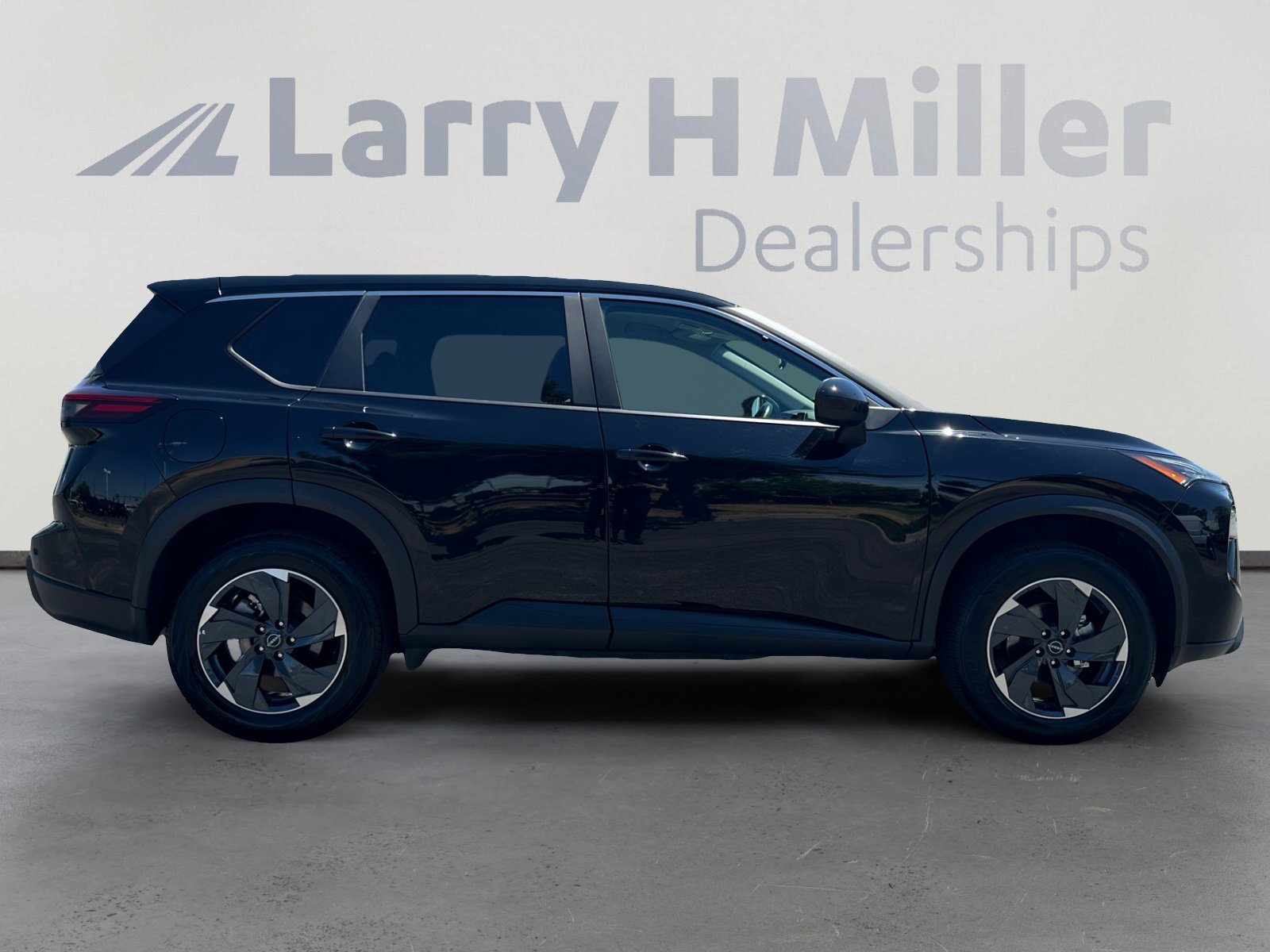 Used 2025 Nissan Rogue SV AWD/4WD image 6