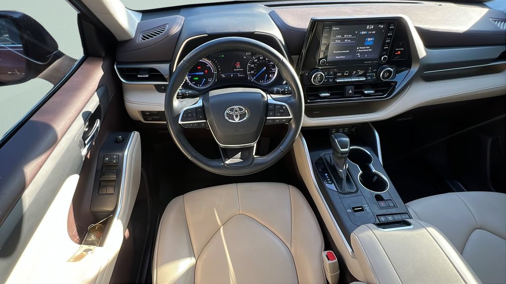 Used 2022 Toyota Highlander XLE FWD image 12