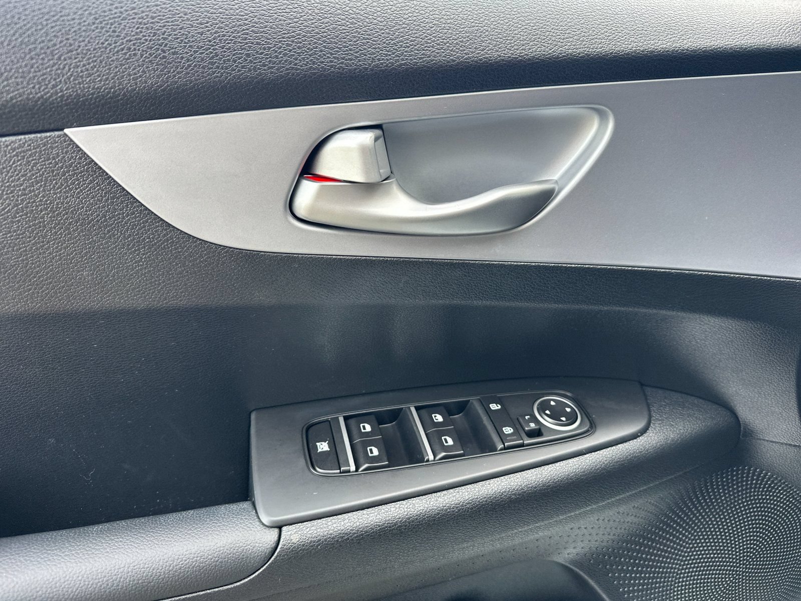 Used 2024 Kia Forte LXS FWD image 10