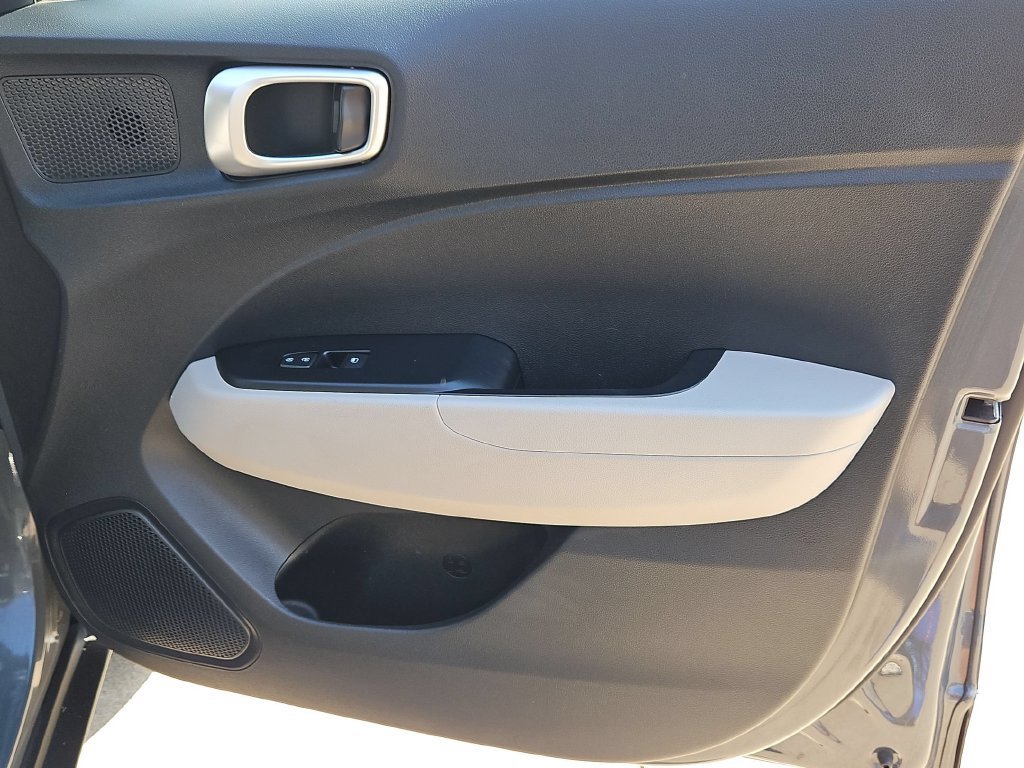 Used 2025 Hyundai Venue SEL FWD image 35