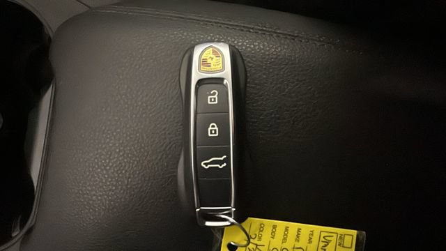 Used 2024 Porsche Cayenne AWD/4WD image 21