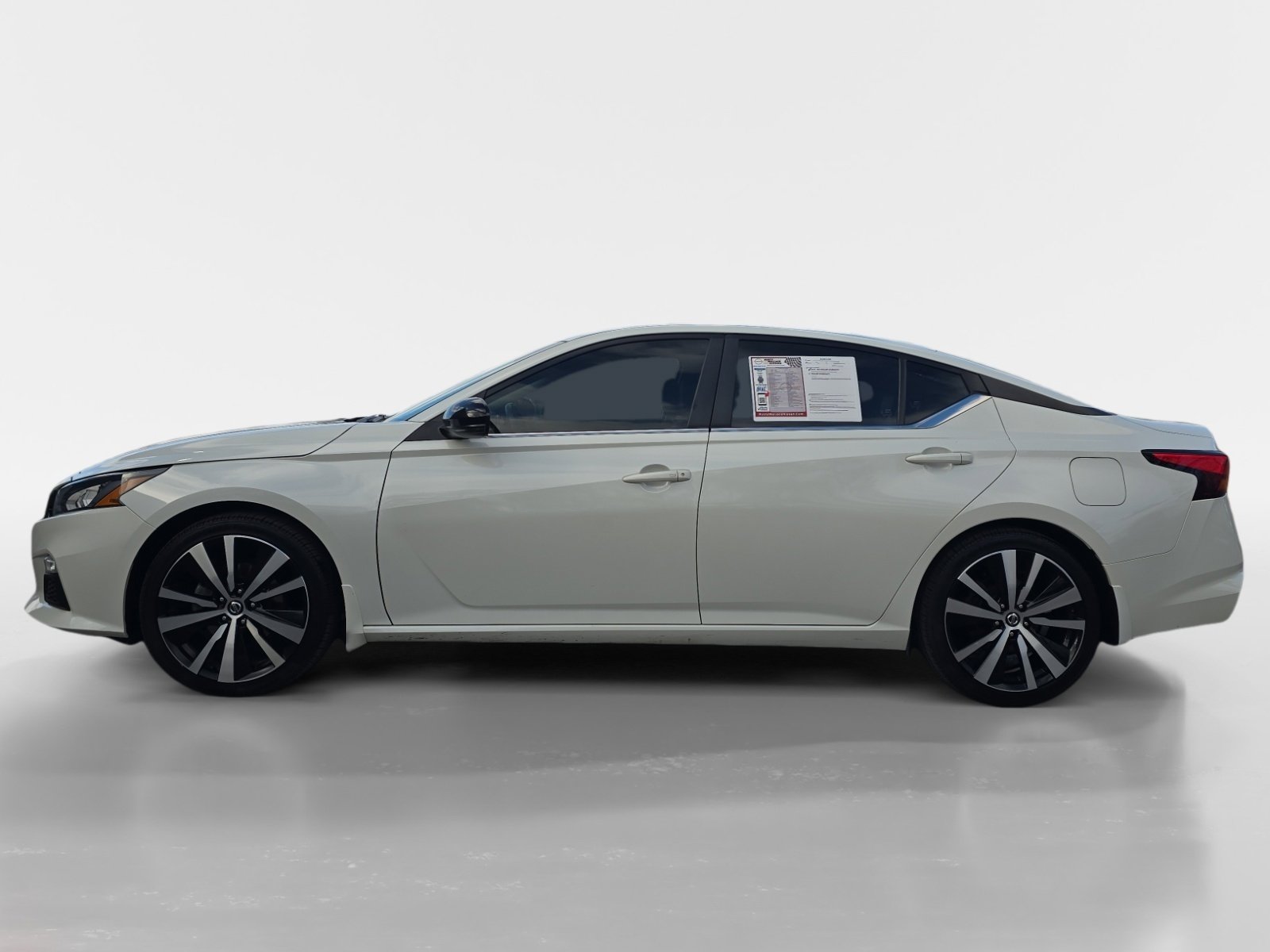 Used 2022 Nissan Altima 2.0 SR image 2