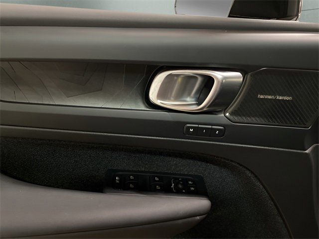 Used 2023 Volvo XC40 Recharge Ultimate w/ Protection Package Premier image 21