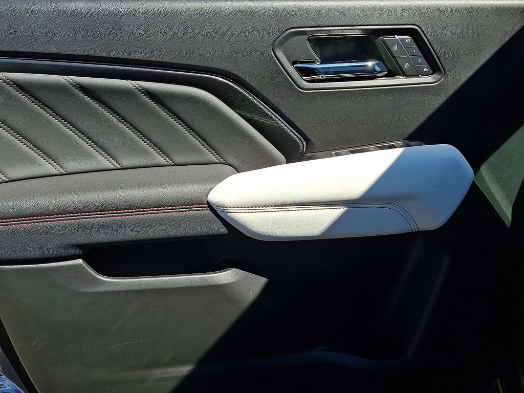 Certified 2024 GMC Canyon AT4X w/ AT4X AEV Edition image 15