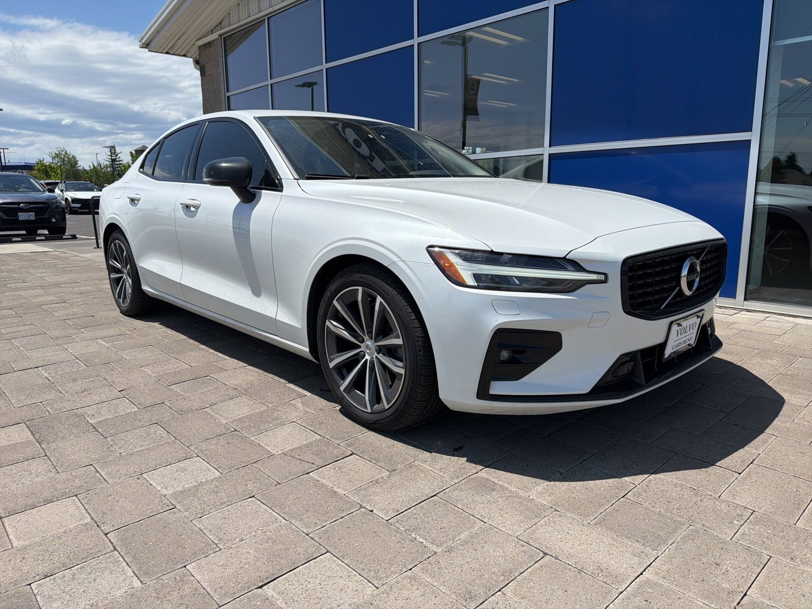 Used 2022 Volvo S60 B5 Momentum w/ Premium Package AWD/4WD image 2