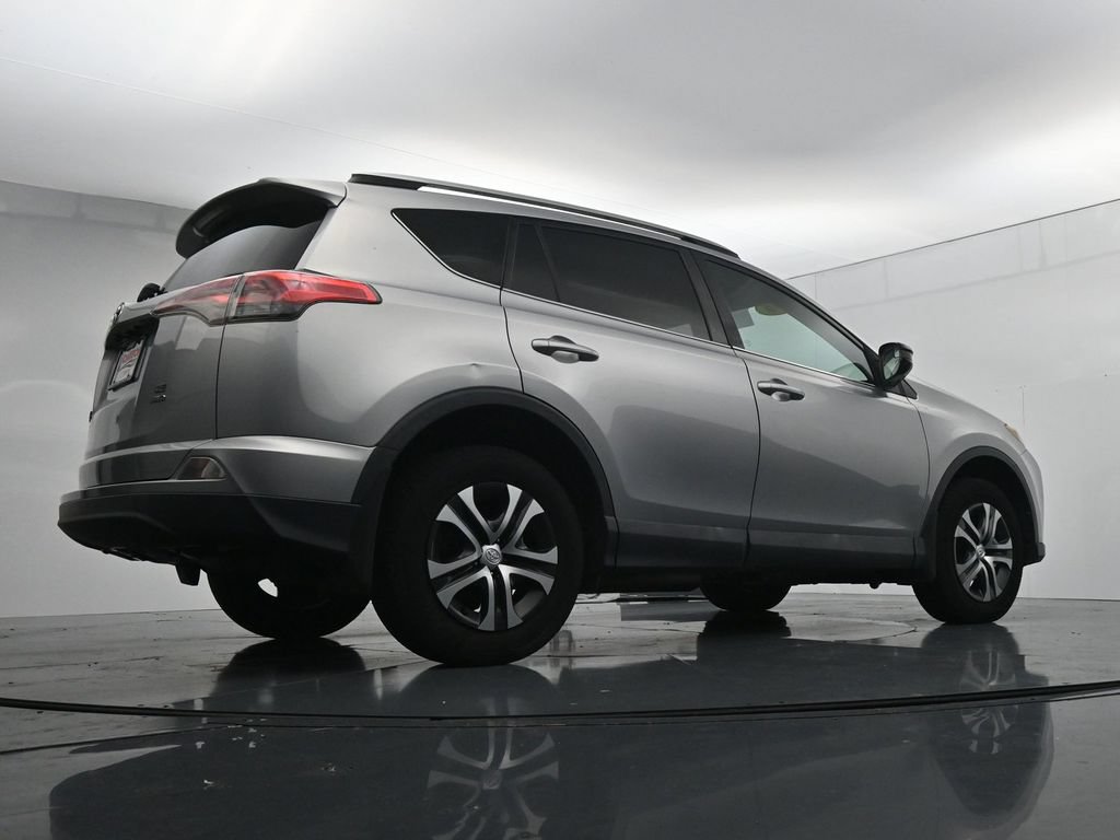 Used 2016 Toyota RAV4 LE AWD/4WD image 38