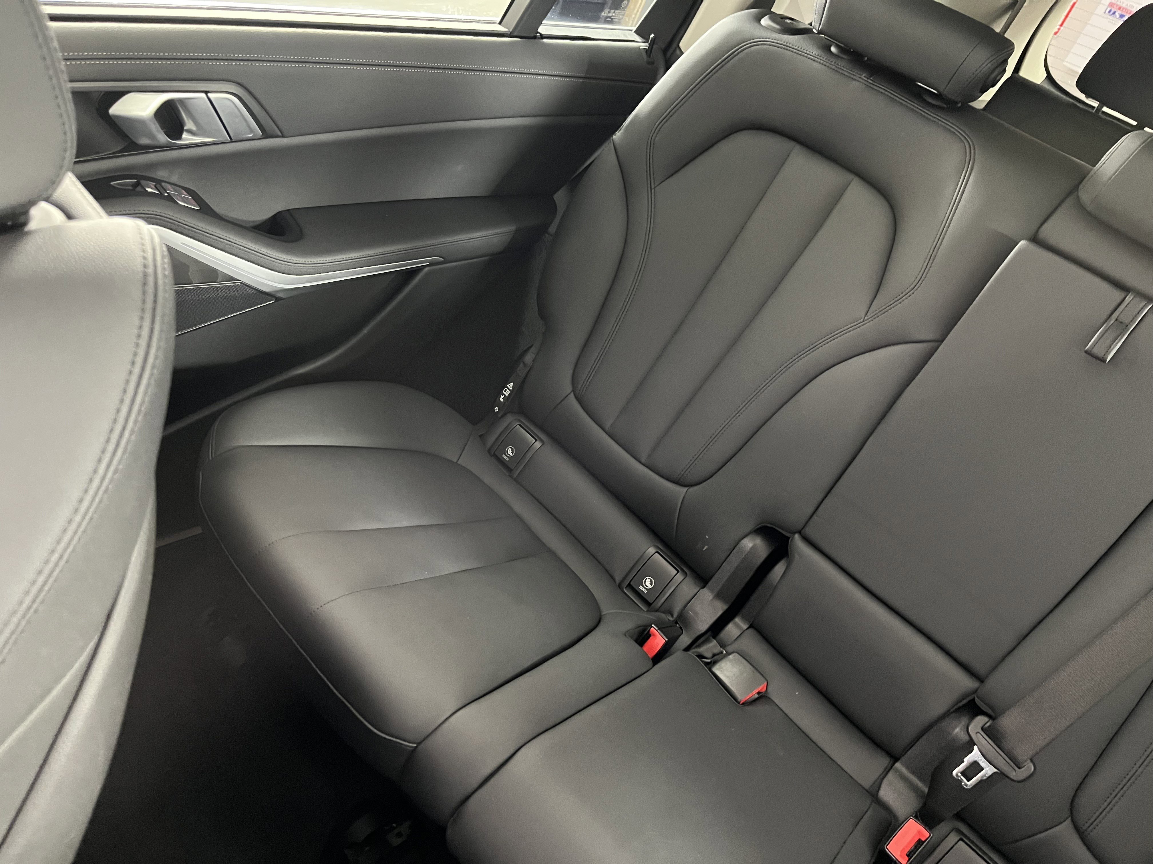 Used 2022 BMW X7 xDrive40i w/ Premium Package image 22