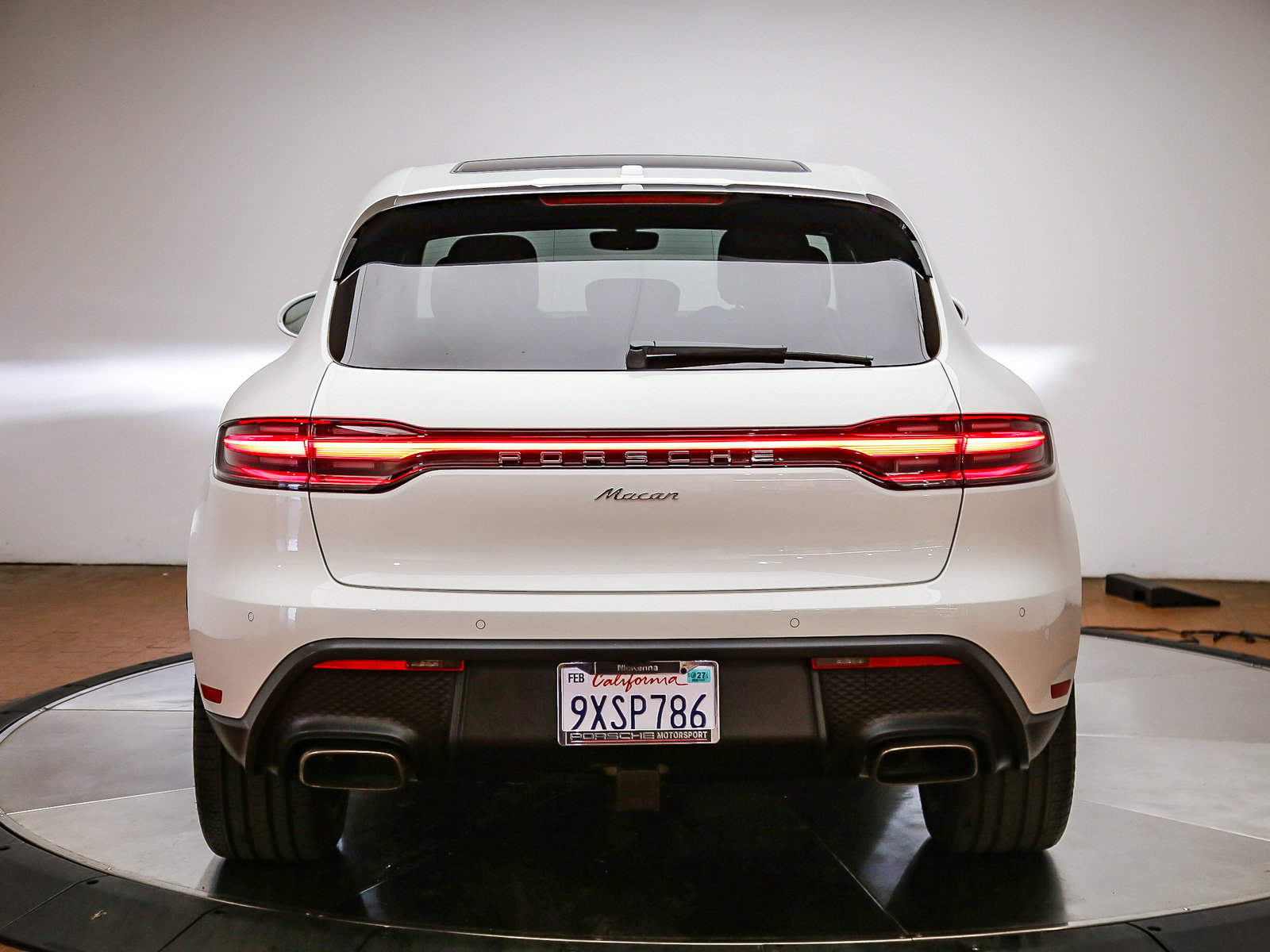 Certified 2026 Porsche Macan AWD/4WD image 7