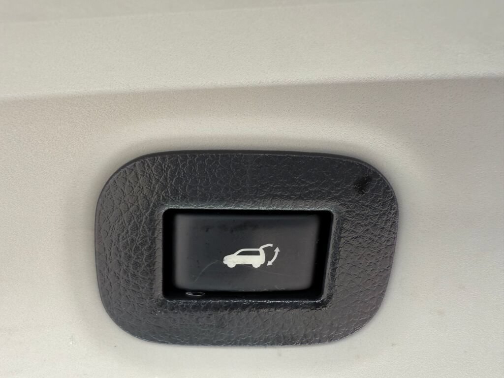 Used 2018 Nissan Rogue SV w/ Premium Package AWD/4WD image 34