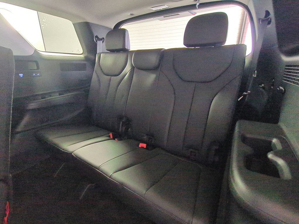 Used 2022 Hyundai Palisade SEL w/ 8P Bench Seat Package FWD image 16