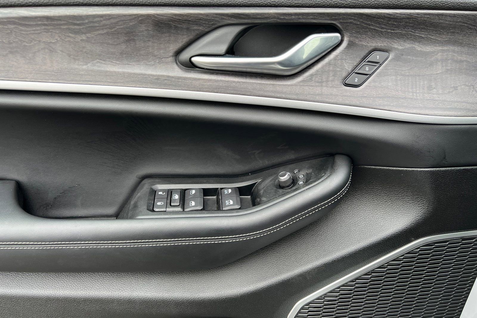 Used 2025 Jeep Grand Cherokee Limited 4xe image 12