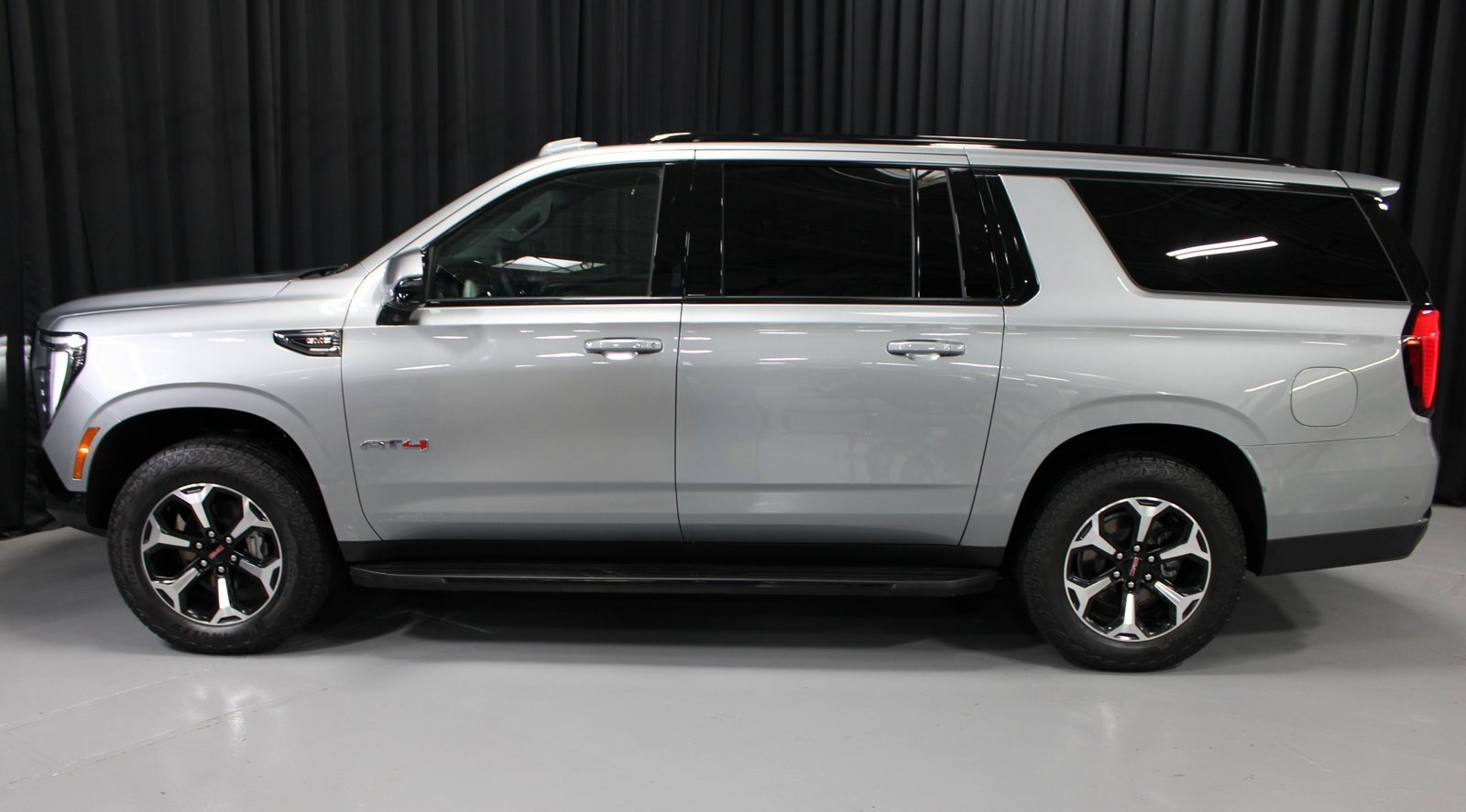 Used 2025 GMC Yukon XL AT4 w/ Premium Trailering Package image 2