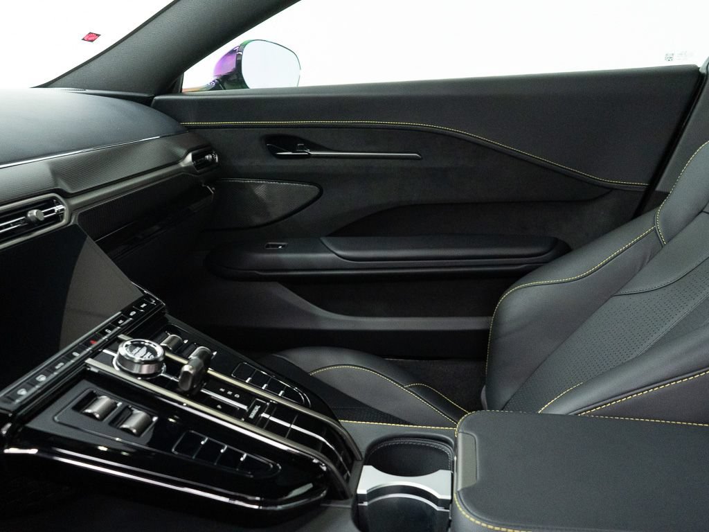 Used 2026 Aston Martin V8 Vantage Coupe RWD image 22