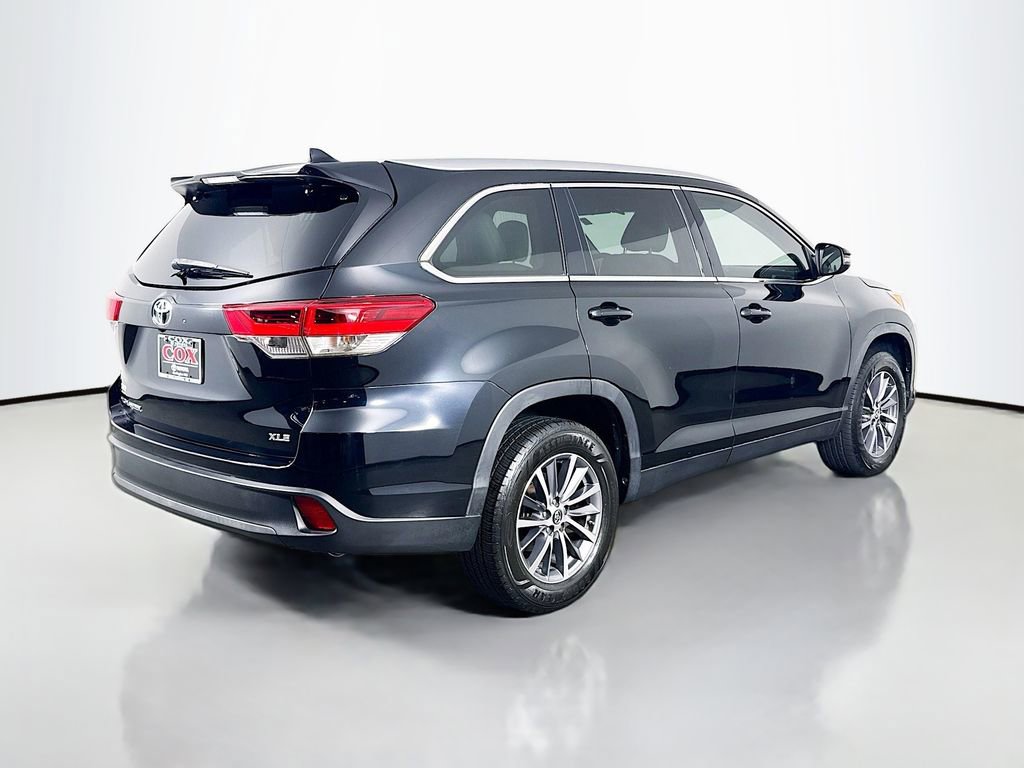 Used 2019 Toyota Highlander XLE image 5