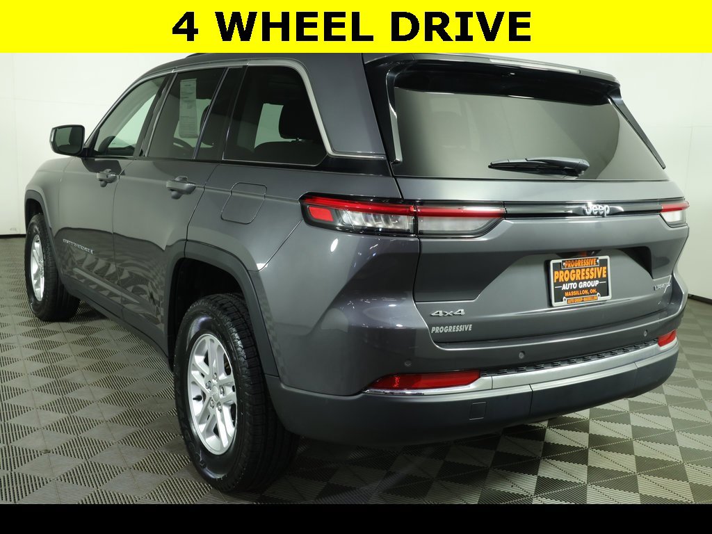 Used 2023 Jeep Grand Cherokee Laredo image 13