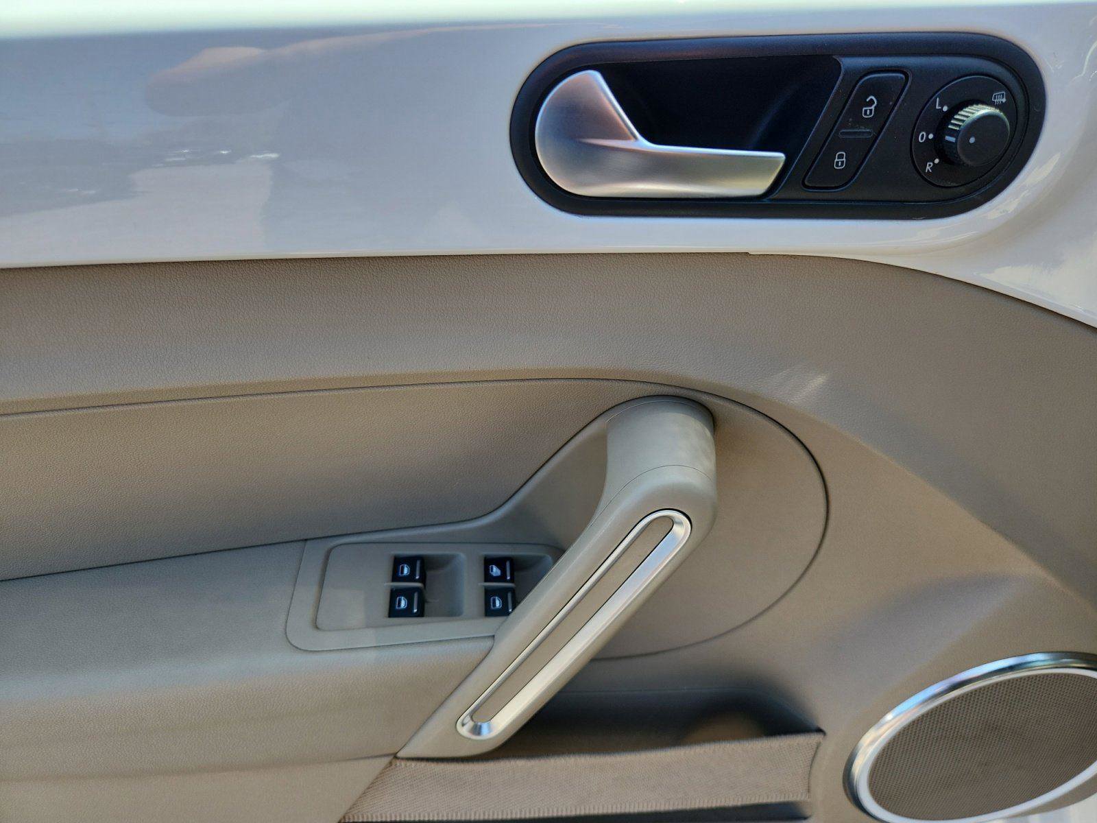 Used 2013 Volkswagen Beetle 2.5 image 15