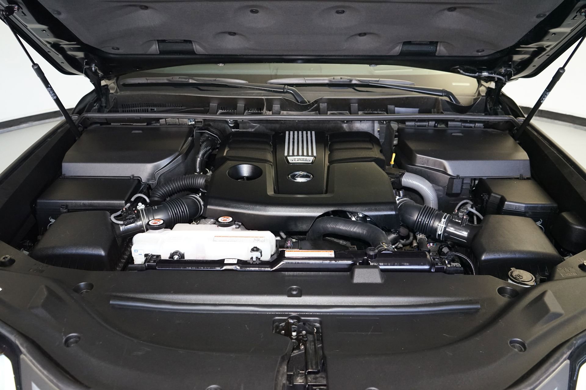 Used 2025 Lexus LX 600 4WD w/ Accessory Package (2T) image 36