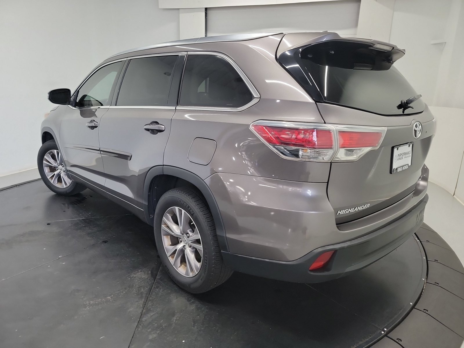 Used 2015 Toyota Highlander XLE FWD image 6