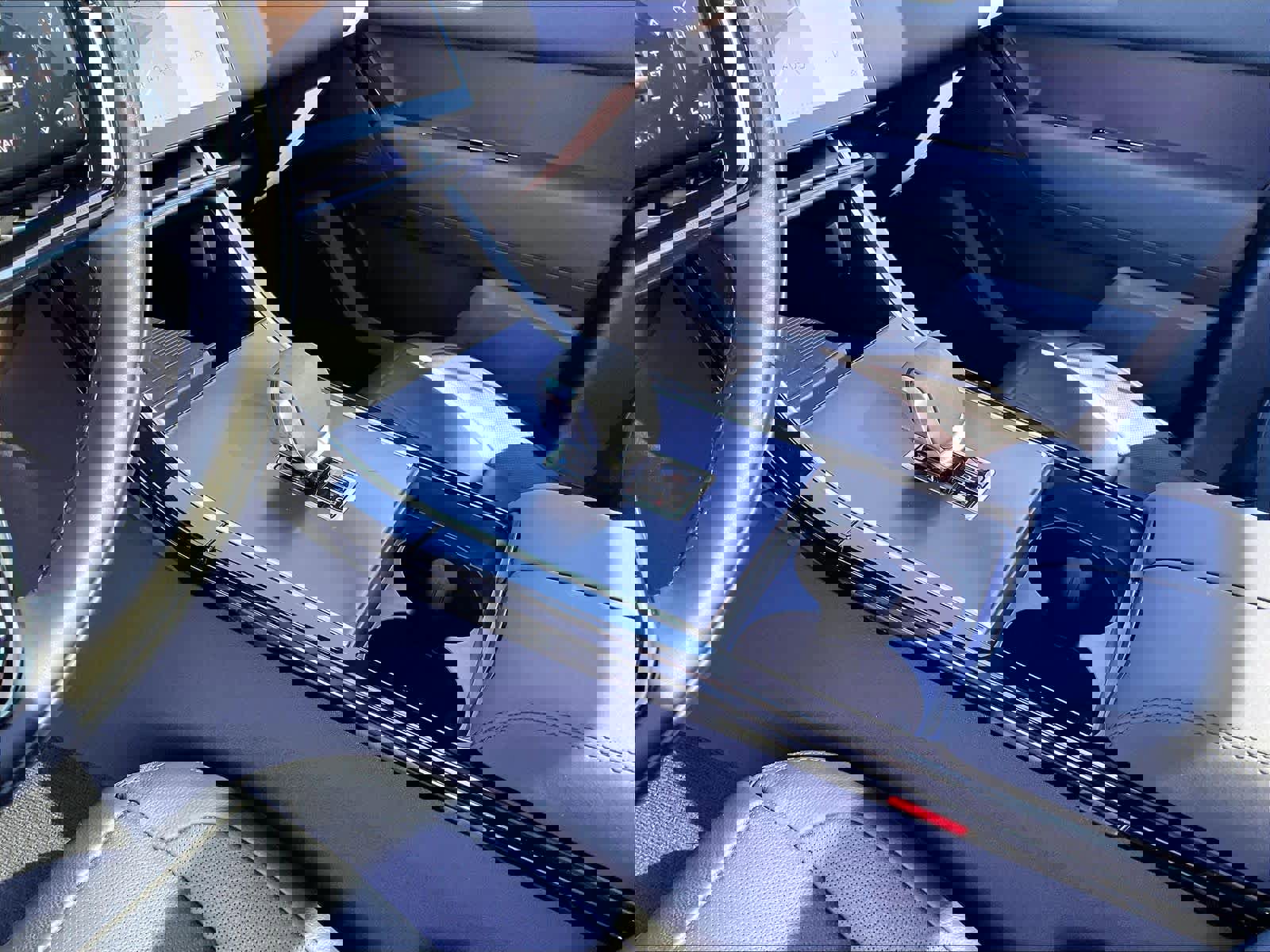 Used 2026 Land Rover Range Rover Velar Dynamic SE image 19