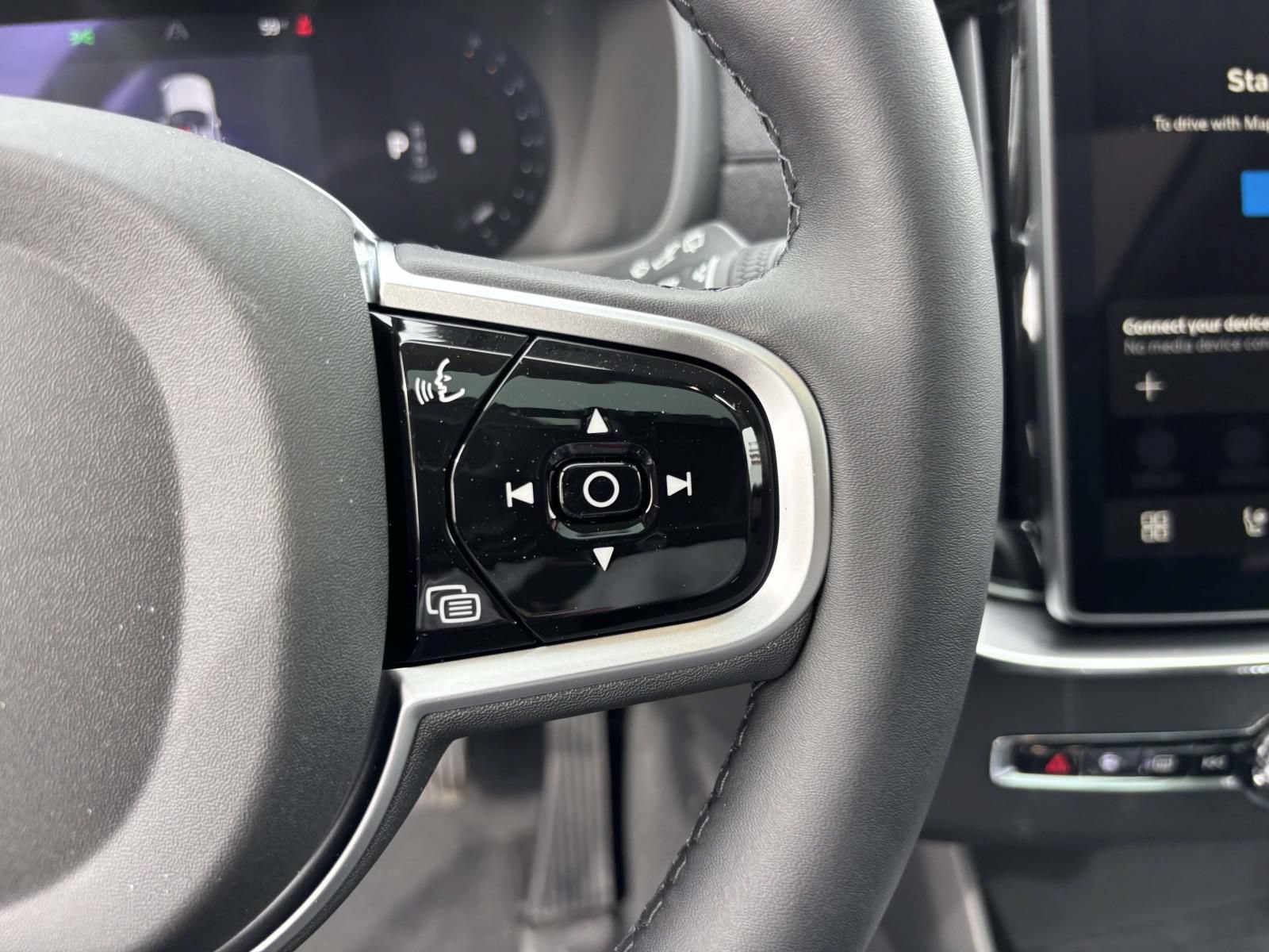 New 2026 Volvo XC90 B6 Plus w/ Protection Package Premier AWD/4WD image 19