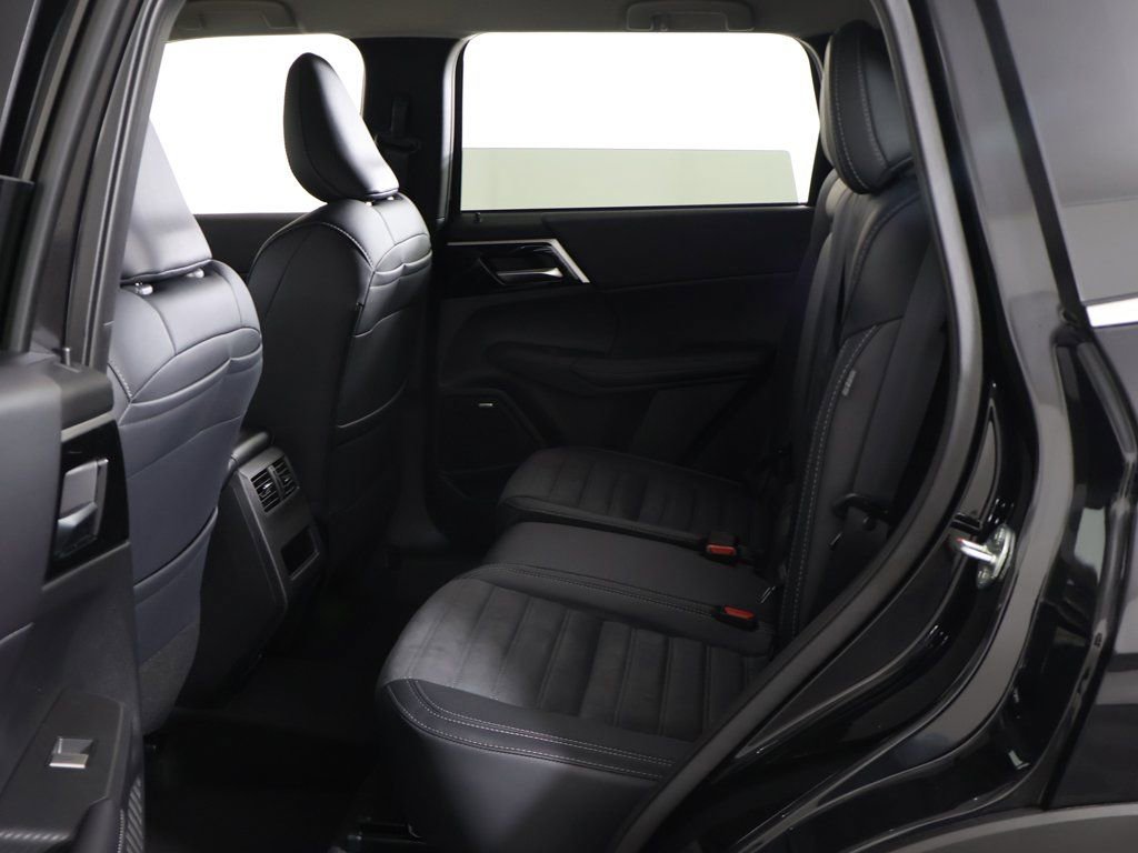 New 2026 Mitsubishi Outlander SE image 31
