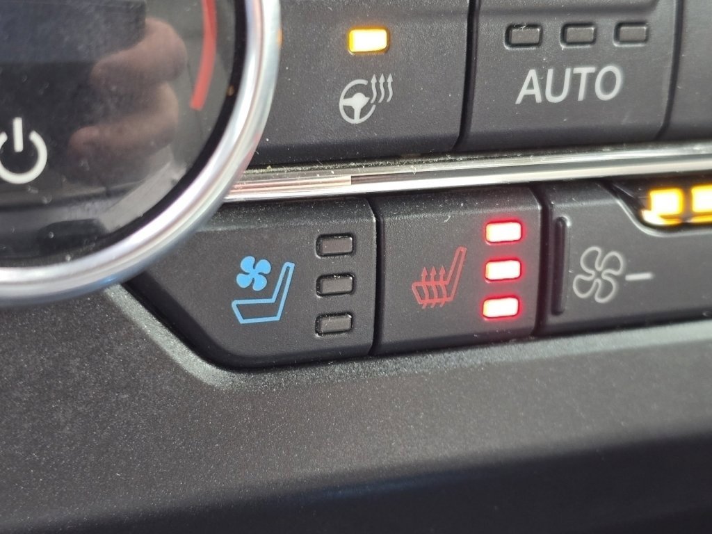 Used 2019 Ford Expedition XLT w/ Equipment Group 202A image 5