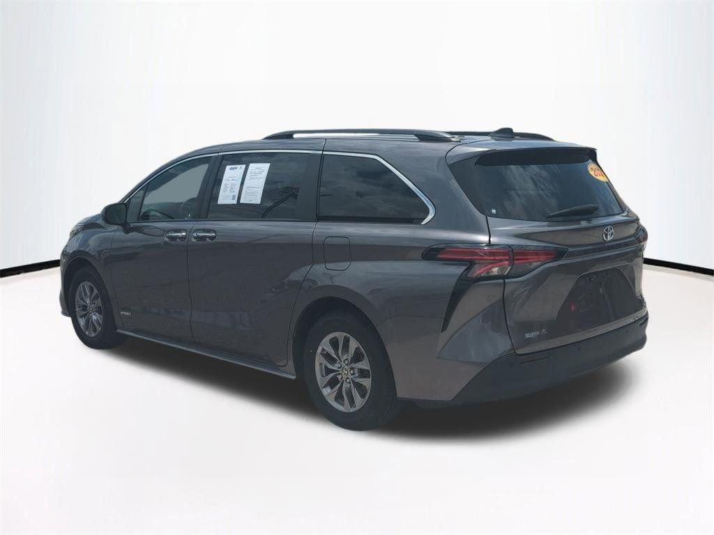 Used 2021 Toyota Sienna XLE FWD image 7