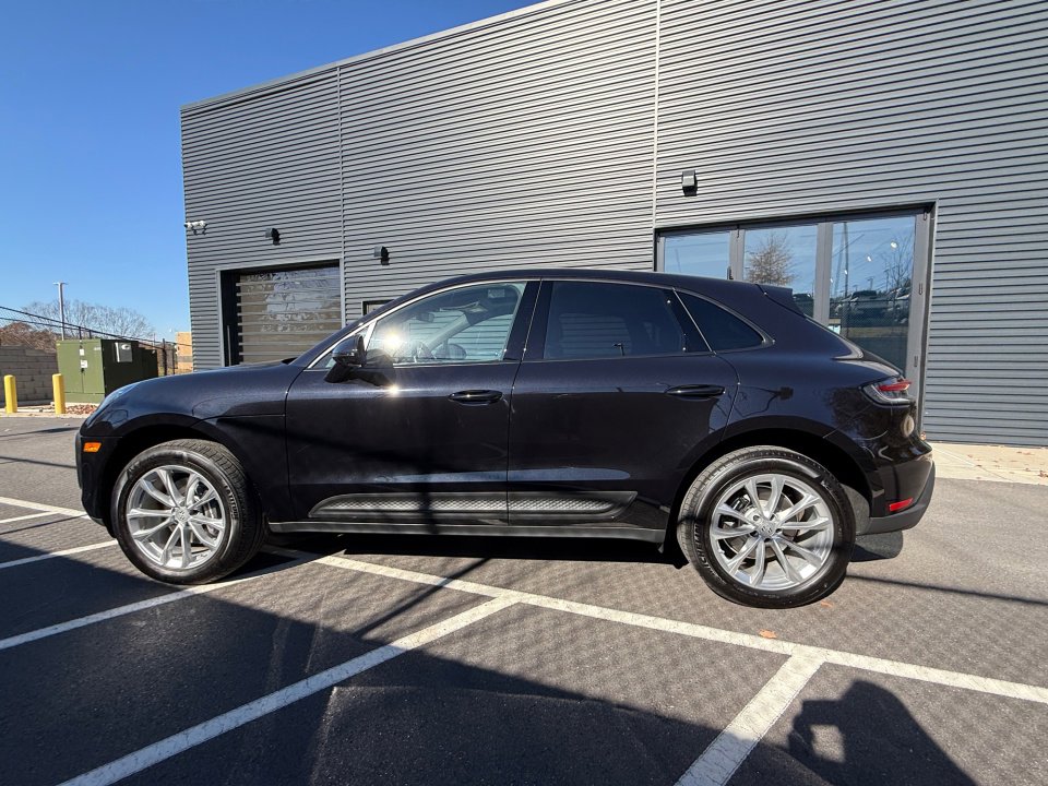 Certified 2025 Porsche Macan image 2
