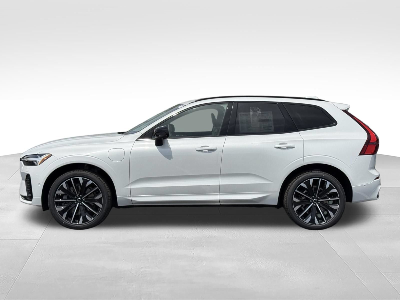New 2026 Volvo XC60 T8 Ultra w/ Protection Package Premier AWD/4WD image 2