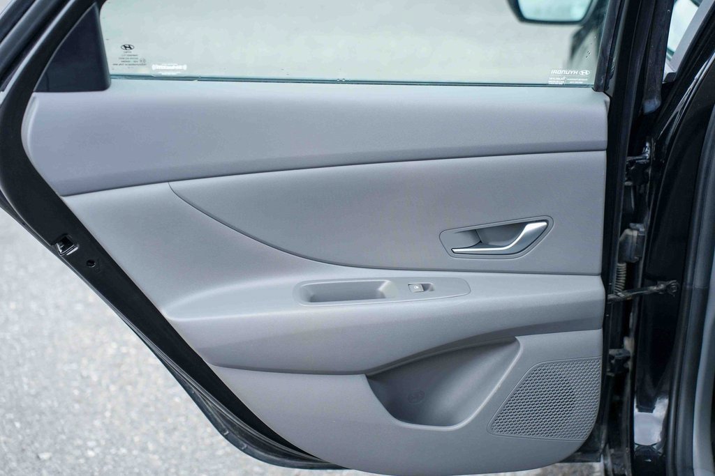 Used 2022 Hyundai Elantra SEL image 16