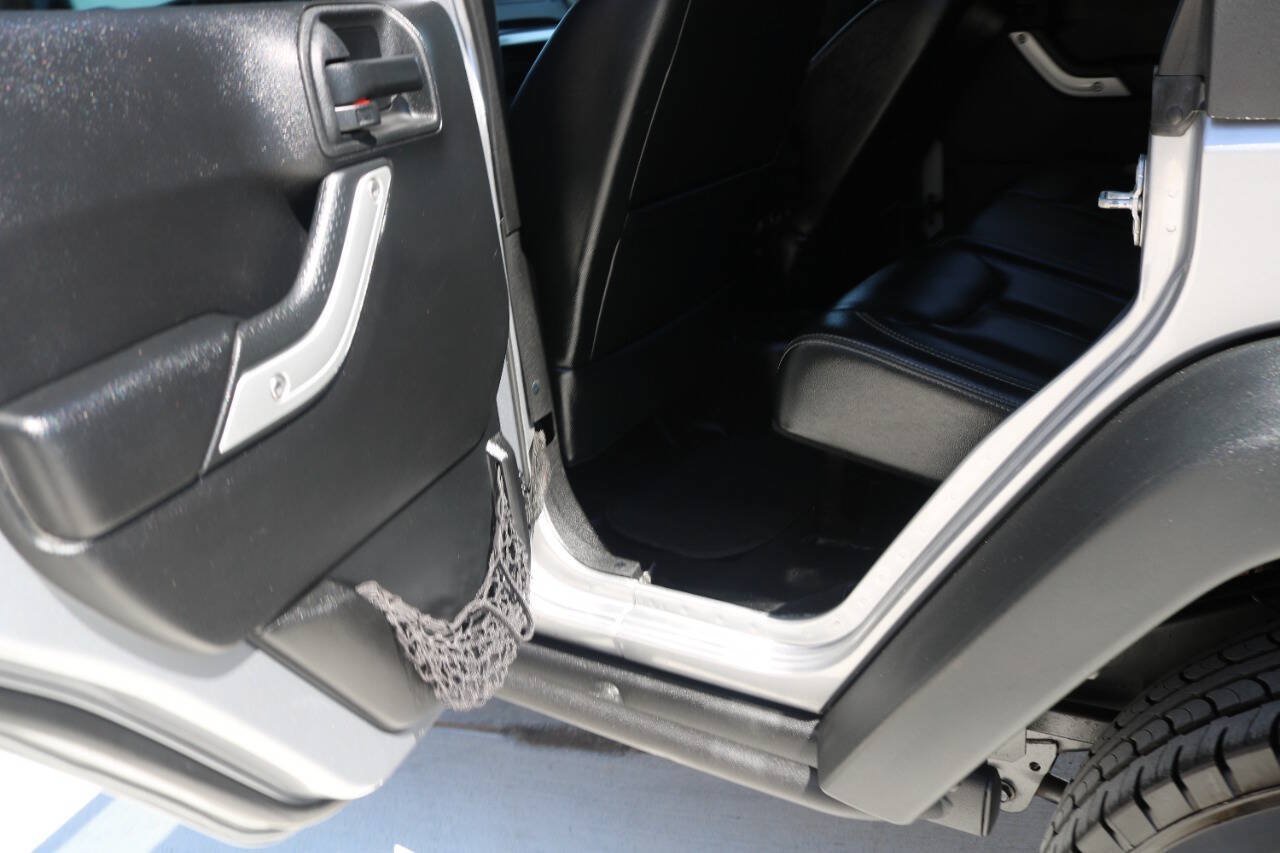 Used 2014 Jeep Wrangler Unlimited Rubicon AWD/4WD image 90
