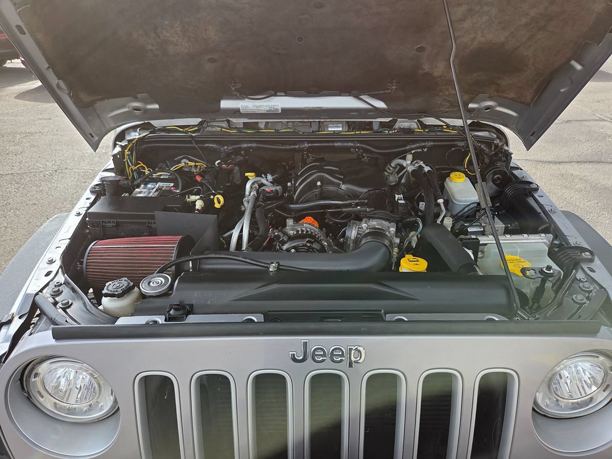 Used 2018 Jeep Wrangler Unlimited Sahara w/ Connectivity Group AWD/4WD image 60