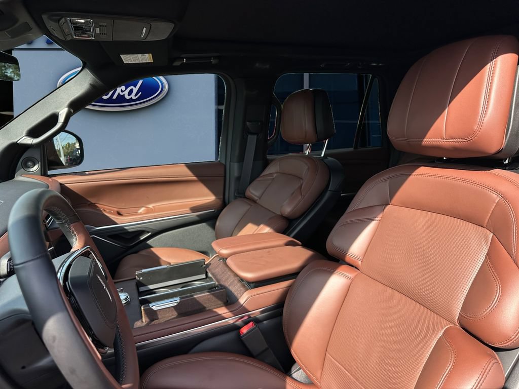 Used 2026 Lincoln Navigator Reserve AWD/4WD image 11