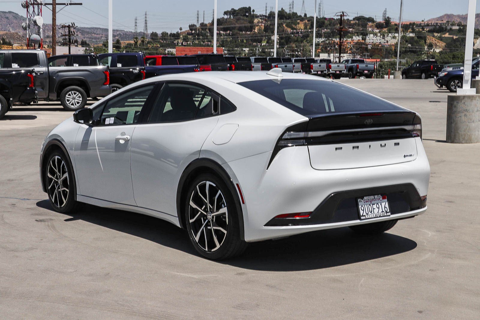 Certified 2025 Toyota Prius Plug-In Hybrid FWD image 5