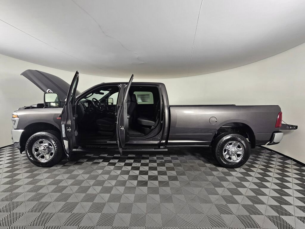 New 2026 RAM 3500 Tradesman AWD/4WD image 17