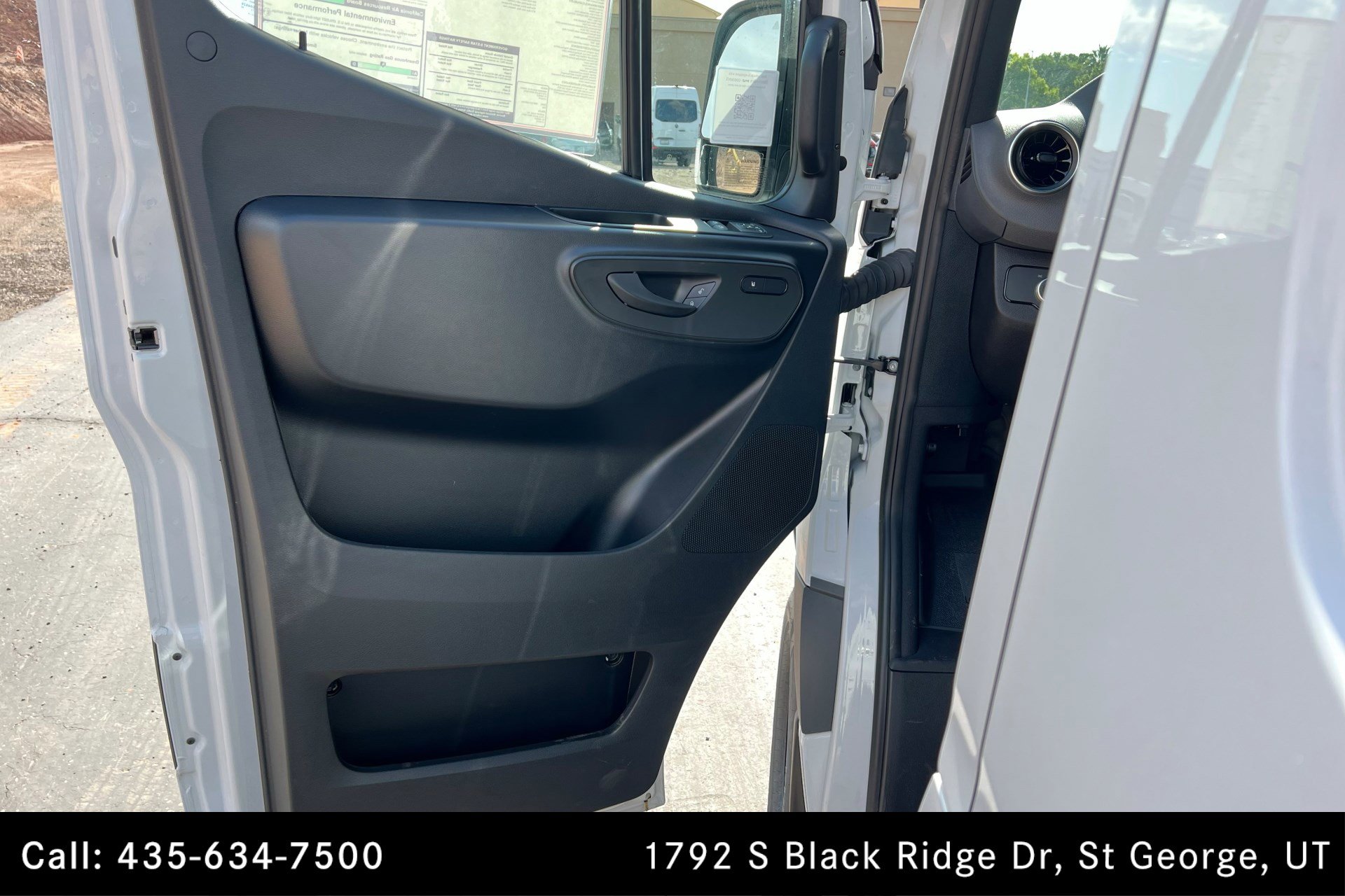 Used 2025 Mercedes-Benz Sprinter 2500 image 14