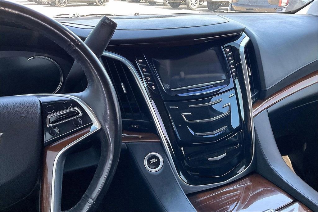 Used 2020 Cadillac Escalade Luxury RWD image 9
