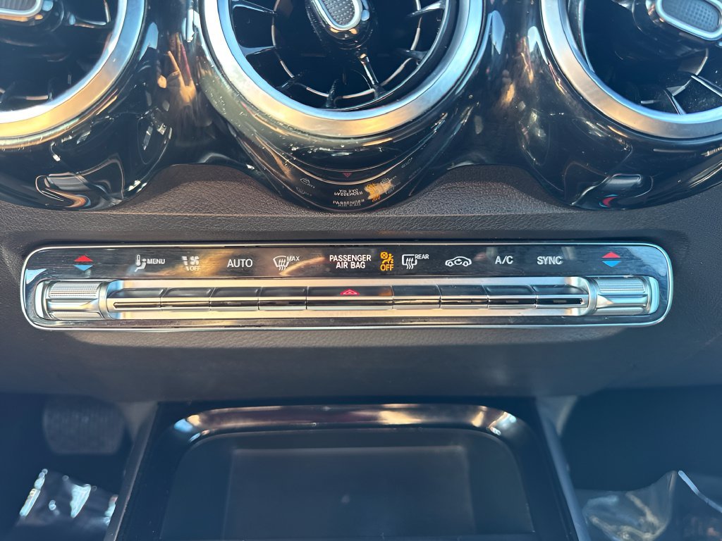 Used 2020 Mercedes-Benz GLB 250 4MATIC w/ Premium Package image 20