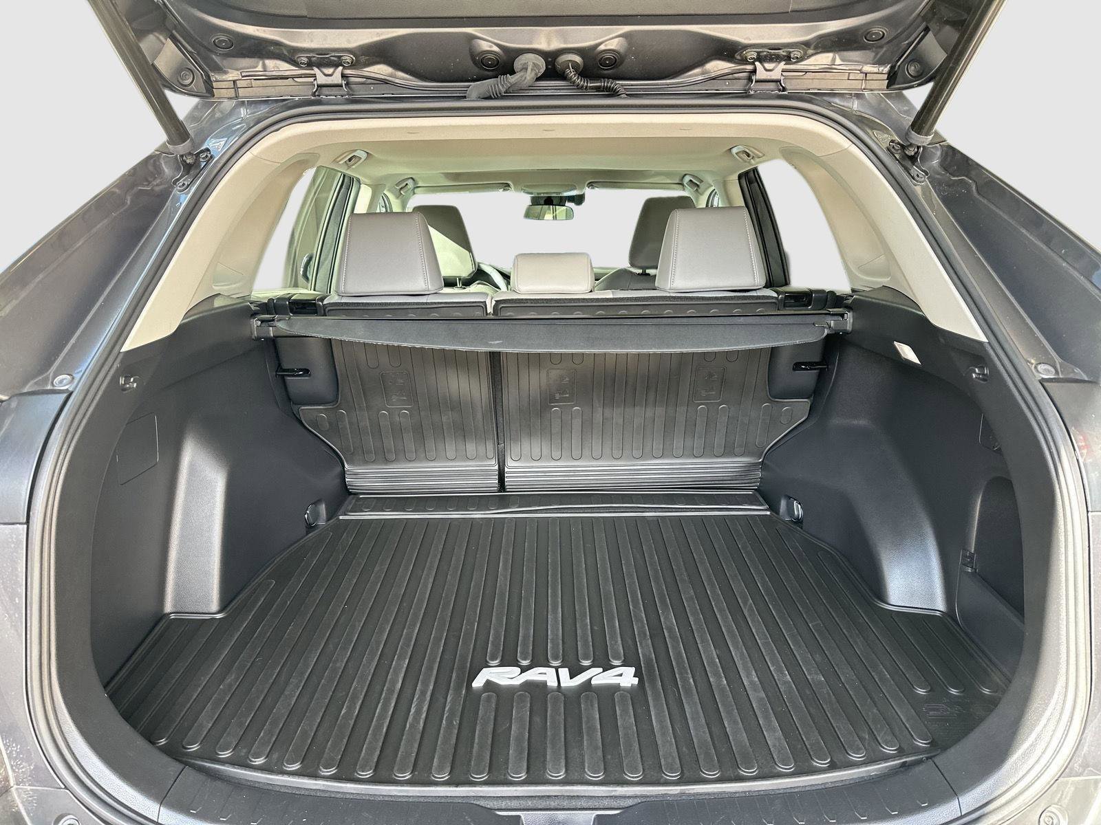 Used 2022 Toyota RAV4 XLE Premium image 36