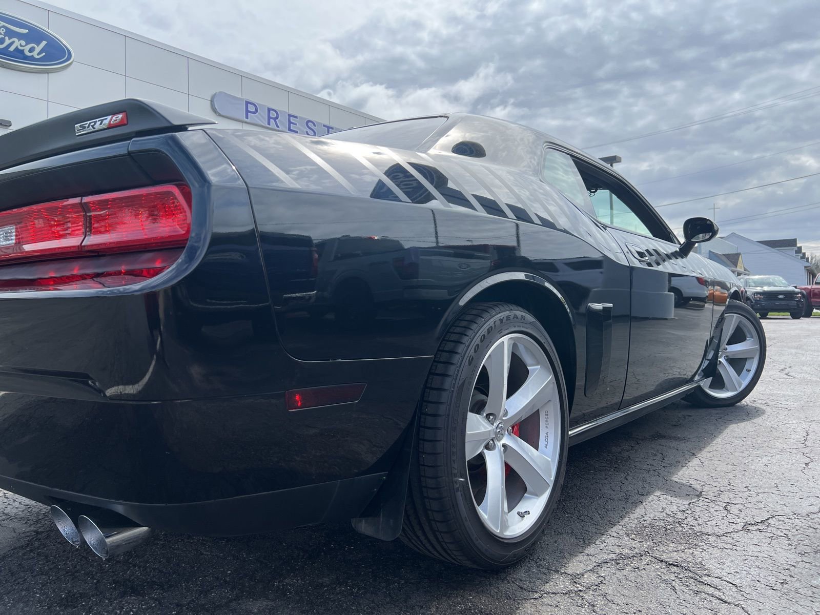 Used 2009 Dodge Challenger SRT8 w/ SRT Option Group II RWD image 41