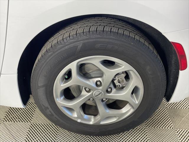 Certified 2023 Chrysler Pacifica Limited FWD image 18