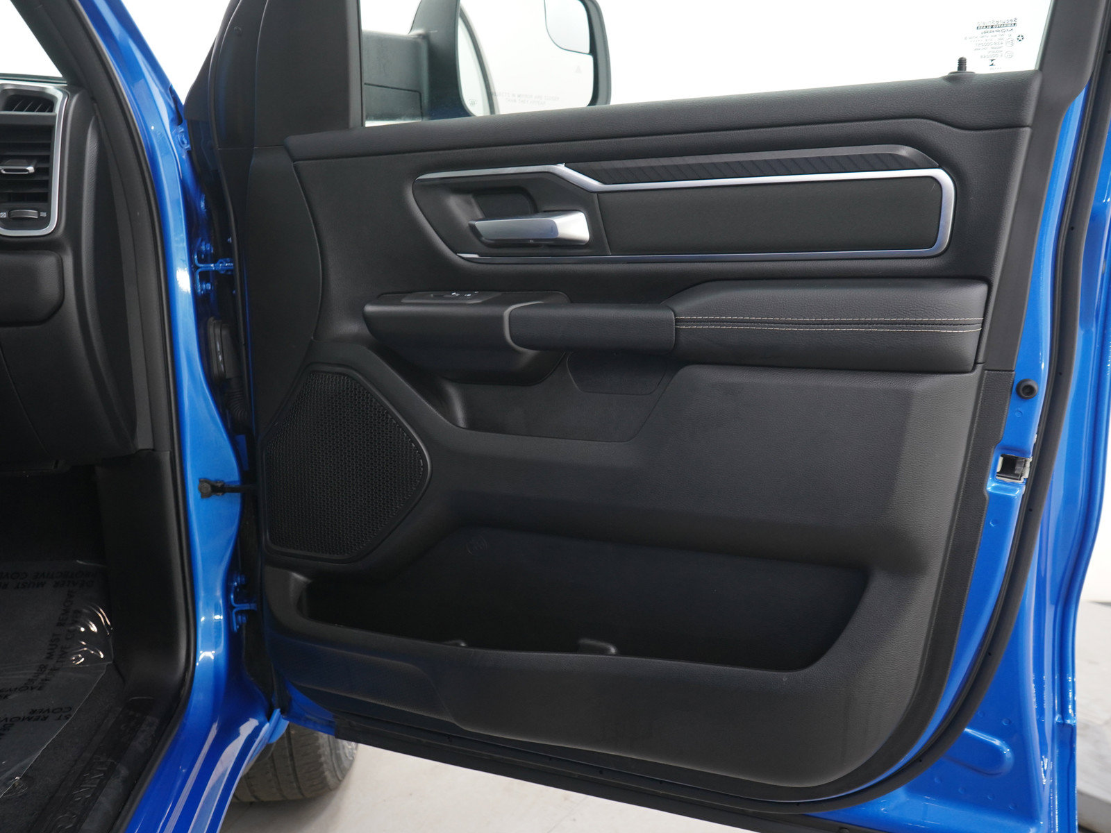 Used 2025 RAM 1500 Big Horn AWD/4WD image 9