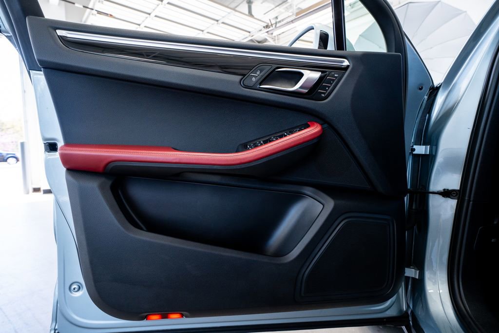 Used 2023 Porsche Macan S image 30