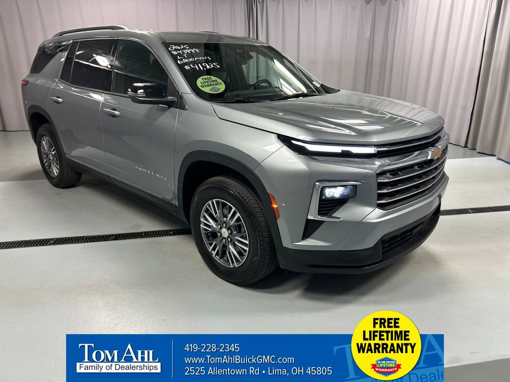 Used 2025 Chevrolet Traverse LT