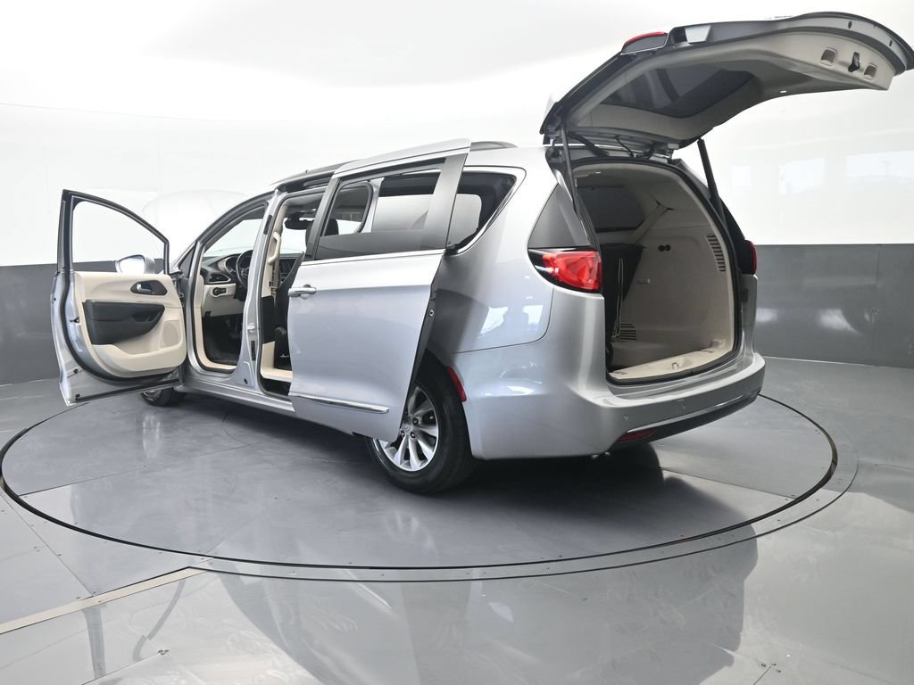 Used 2017 Chrysler Pacifica Touring-L FWD image 75