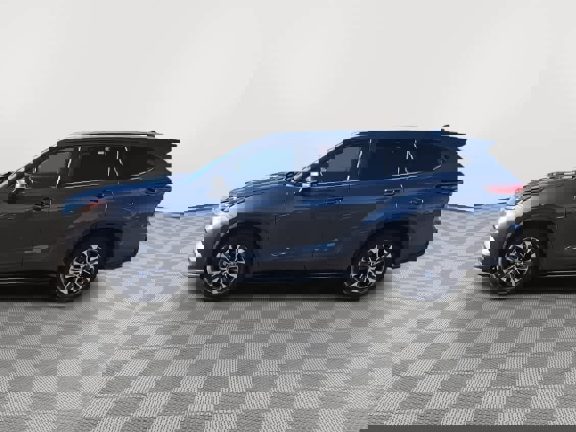 Used 2023 Toyota Highlander XLE image 5