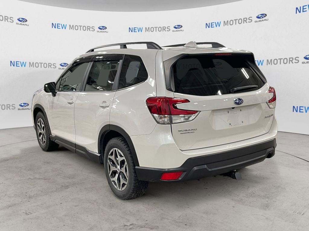 Used 2021 Subaru Forester Premium image 3
