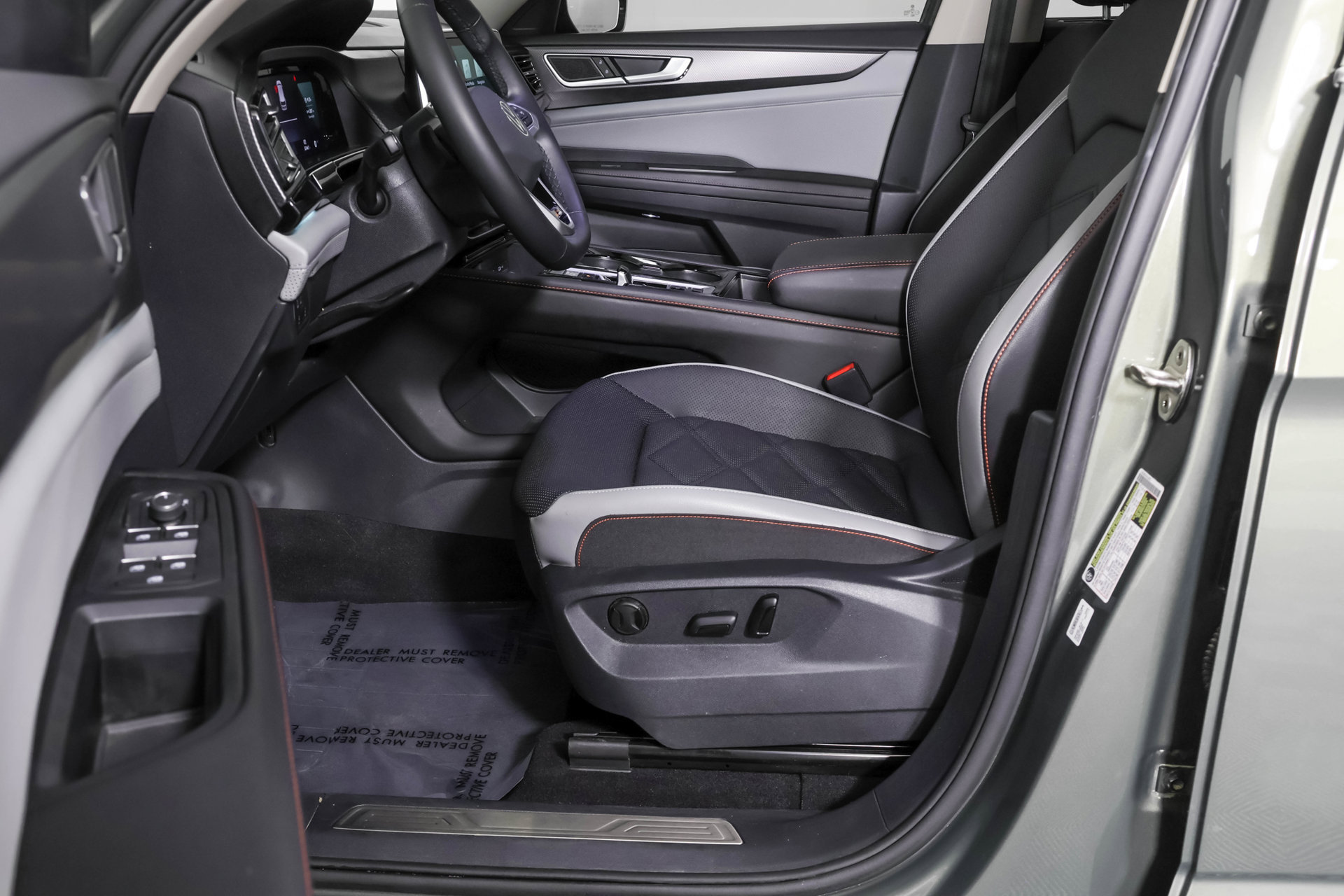 Used 2024 Volkswagen Atlas Peak Edition SE AWD/4WD image 24