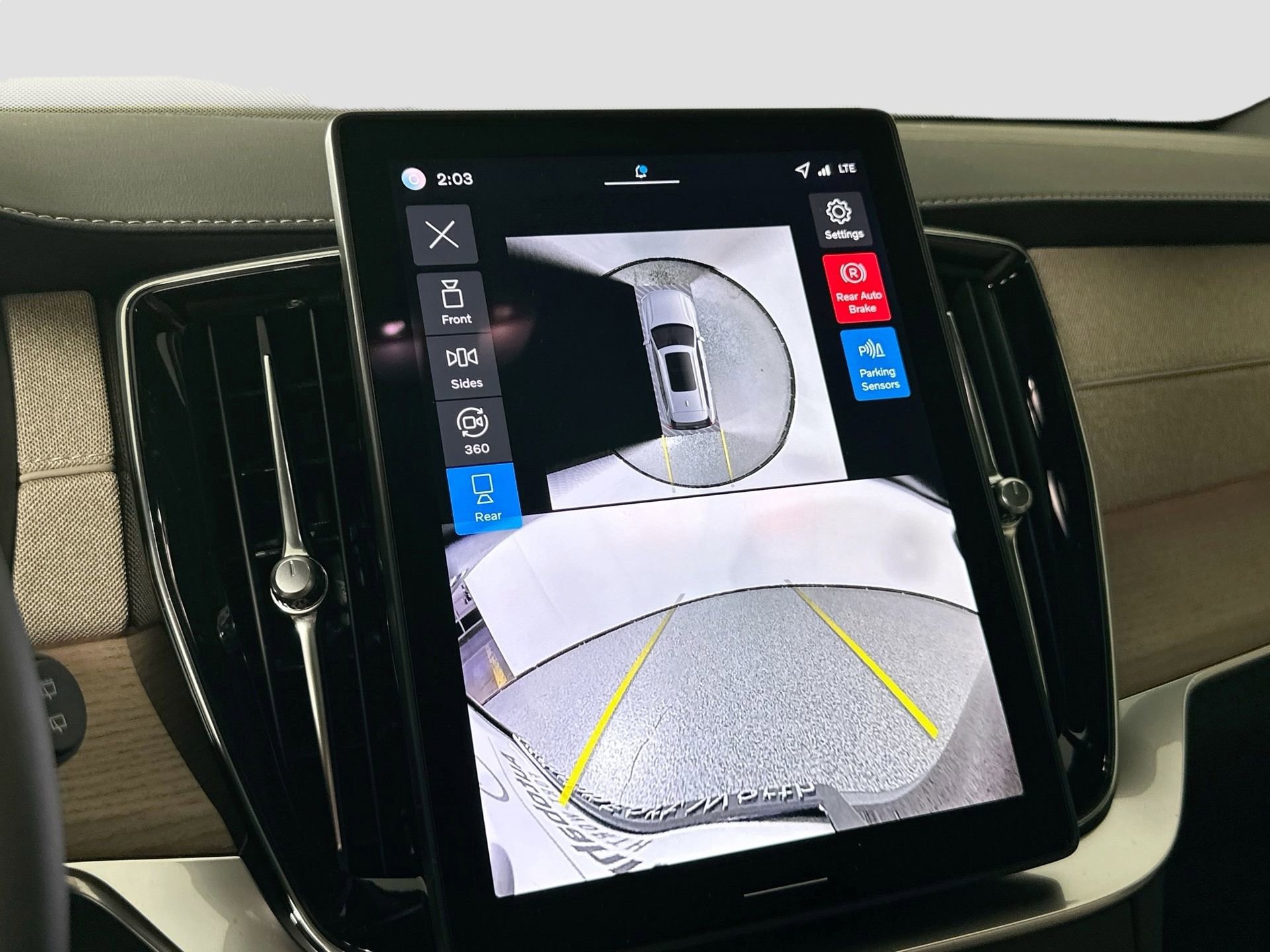 New 2026 Volvo XC90 B5 Plus w/ Protection Package Premier AWD/4WD image 13